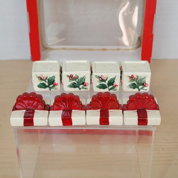 Pfaltzgraff Christmas Winterberry Collection Ceramic Mini Salt & Pepper Set/4 - Picture 5 of 15